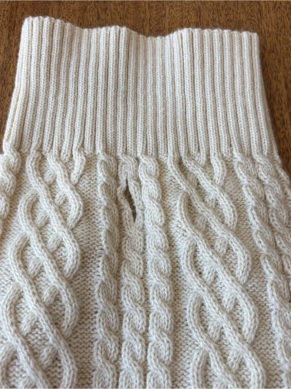Cream Cable‑Knit Dog Sweater – Size S  (8-12 lbs)